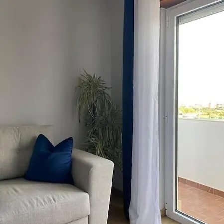Cozy 3 Bedroom With Free Parking Premises Lejlighed *