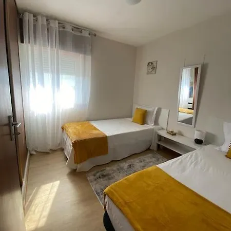 Cozy 3 Bedroom With Free Parking Premises