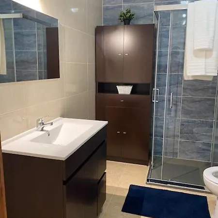 Cozy 3 Bedroom With Free Parking Premises דירה פורטימאו