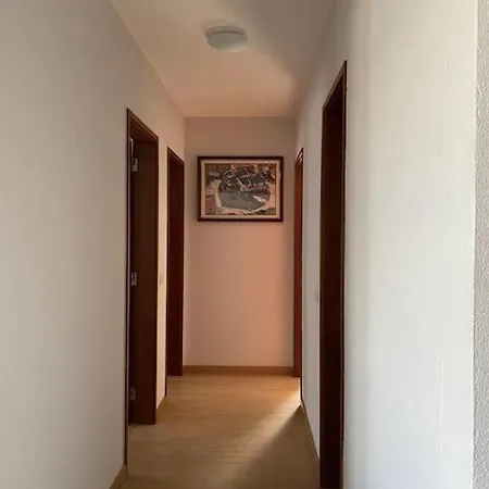 Cozy 3 Bedroom With Free Parking Premises Apartment