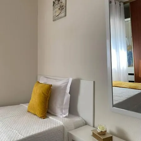 公寓 Cozy 3 Bedroom With Free Parking Premises 波尔蒂芒