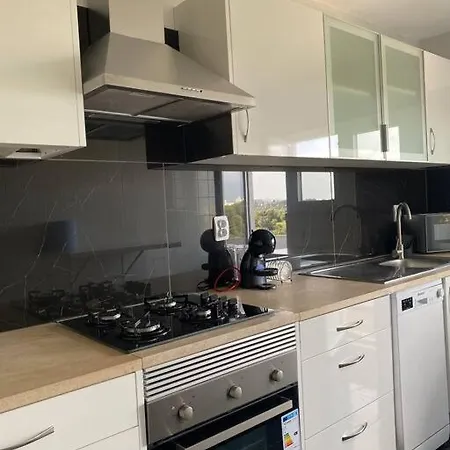 Cozy 3 Bedroom With Free Parking Premises 波尔蒂芒